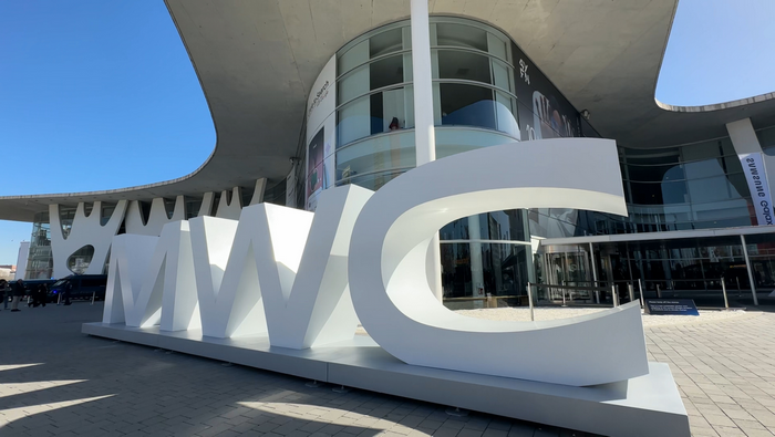 MWC2024完美收官 微網優聯創新方案、全系產品與智能制造閃耀展臺，智能眼鏡引世界矚目